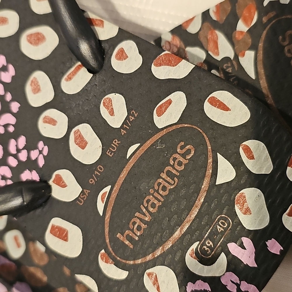 Havaianas Black and Pink Flip Flop with Floral Pattern - Picture 7 of 7
